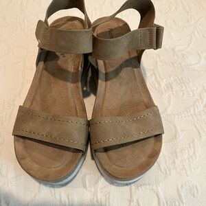 Pierre Dumas Brown Sandals